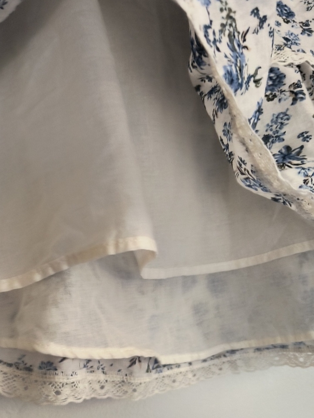 NWT RSQ Boho Coquette White Mini Skirt with Blue Floral Lace Tiers Sz Large Wom - Picture 6 of 11
